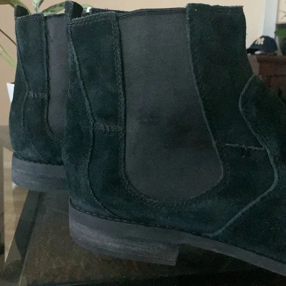 UGG Clyne Suede Ankle Chelsea Boots